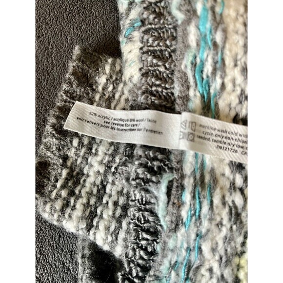 Aeropostale Womens Sweater V-Neck Fair Isle Gray Size M Lightly Worn - Picture 7 of 8